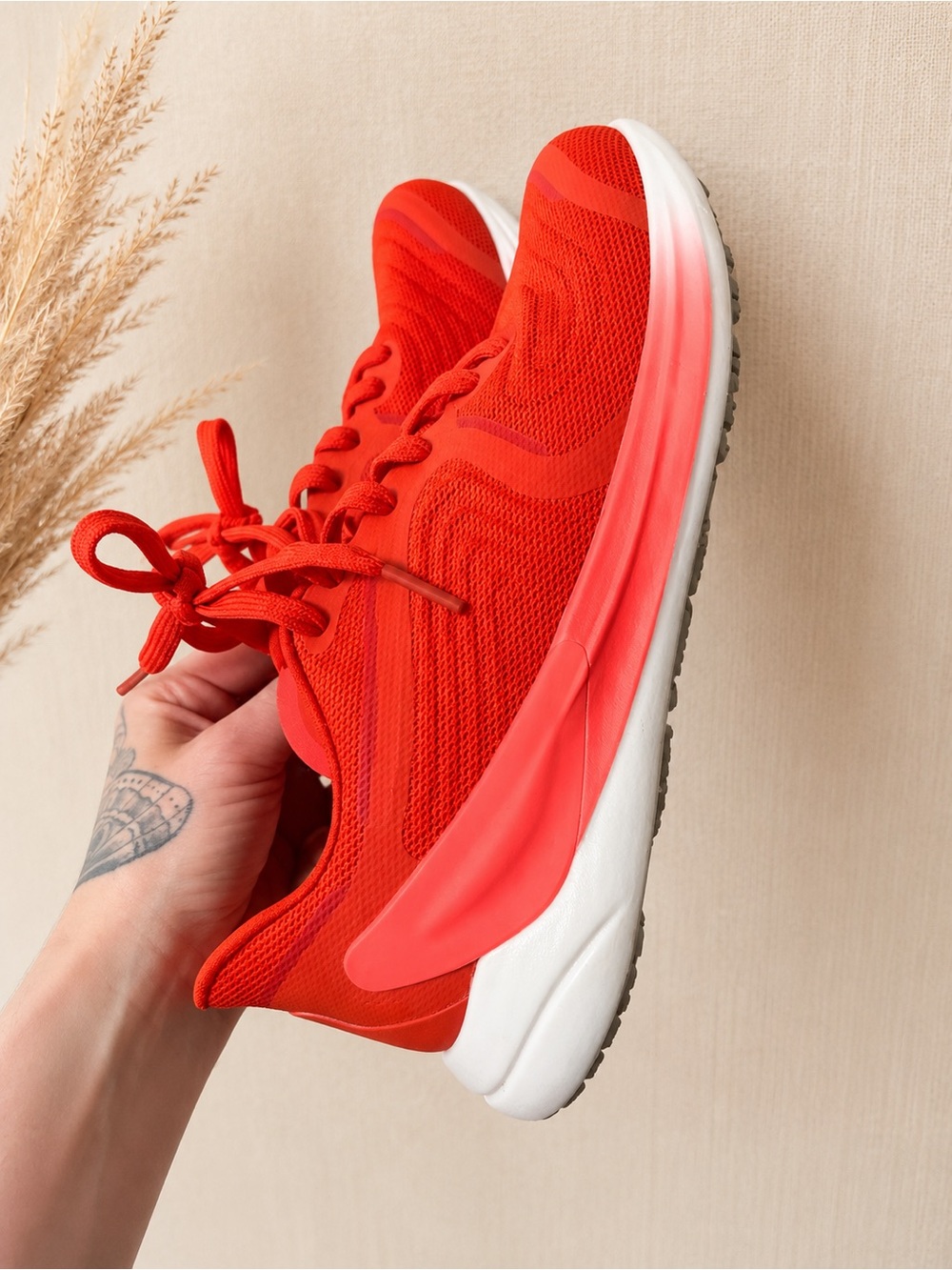 Lululemon Blissfeel Run 2 Running Shoes Solar Red Flare Red Women’s Size 8.5
